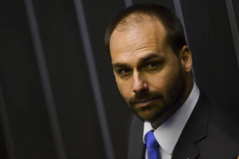 Advogado de Eduardo Bolsonaro nos EUA atua em instituto de empresário apoiador do golpe