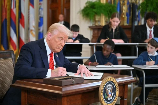 Trump esvazia Departamento de Educação; Congresso precisa aprovar