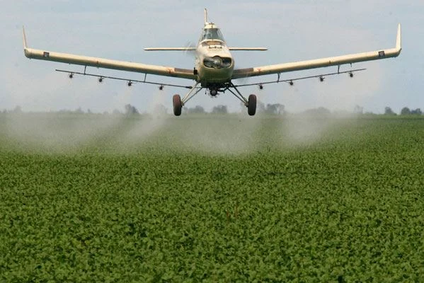 Mato Grosso reduz distância para uso de agrotóxico em propriedades perto de rios