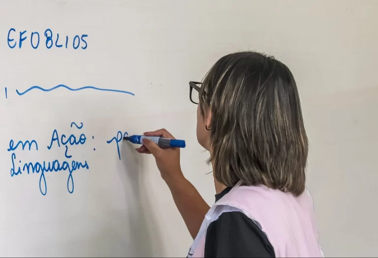 Escolas querem abolir pagamento a professor por prova a alunos com deficiência