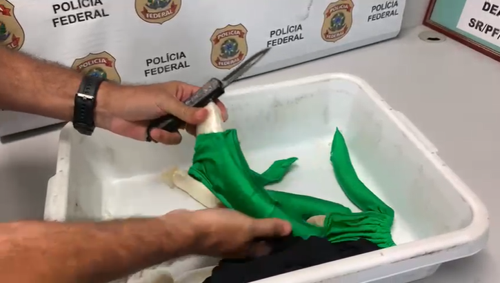 Mulher é presa com 1,5 kg de cocaína no Aeroporto do Galeão (RJ) Mulher é presa com 1,5 kg de cocaína no Aeroporto do Galeão (RJ)