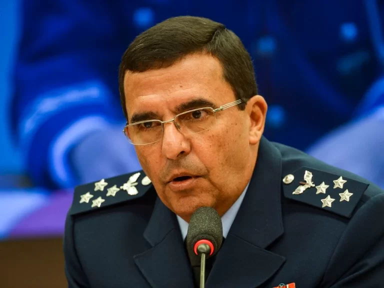 Ex-comandante da FAB fechou contratos com Airbus antes de assumir cargo na empresa