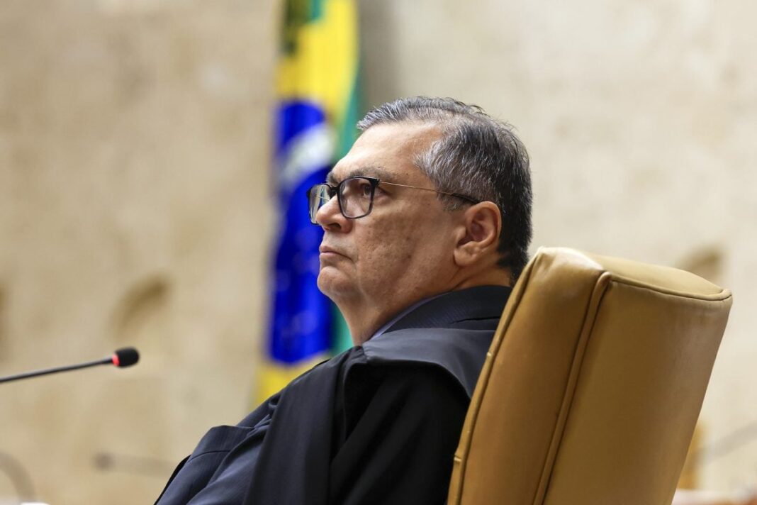 Dino interrompe julgamento de ação contra lei que impõe Bíblia em bibliotecas – Justiça – CartaCapital Dino interrompe julgamento de ação contra lei que impõe Bíblia em bibliotecas – Justiça – CartaCapital