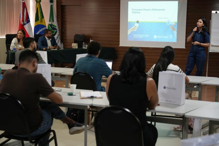 DPE-AM realiza workshop para jornalistas como parte das comemorações de 35 anos