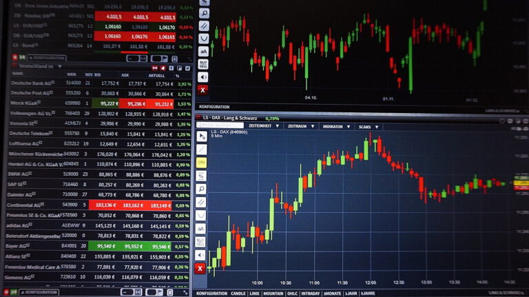 Ibovespa fecha com baixa, na contramão dos EUA