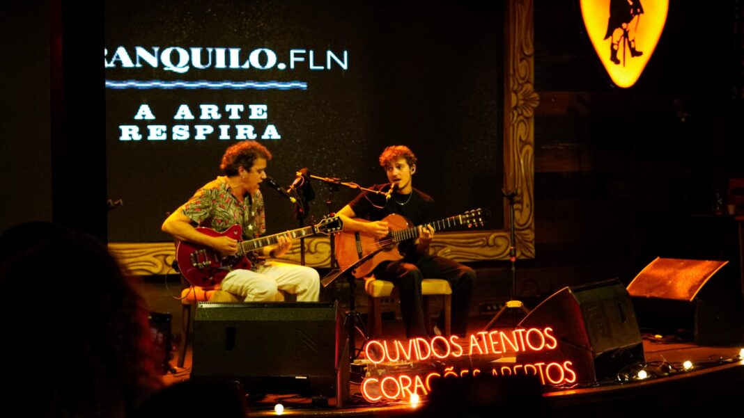 Conheça o projeto Tranquilo, que promove shows intimistas e “sem pressa” em Florianópolis Conheça o projeto Tranquilo, que promove shows intimistas e “sem pressa” em Florianópolis
