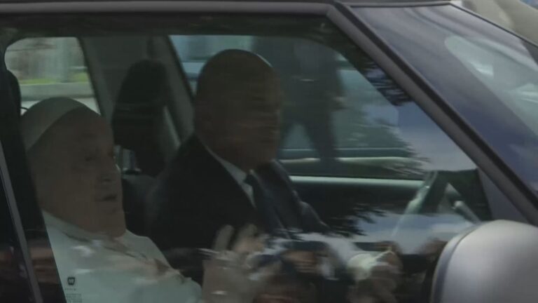 Papa Francisco recebe alta hospitalar em Roma Papa Francisco recebe alta hospitalar em Roma