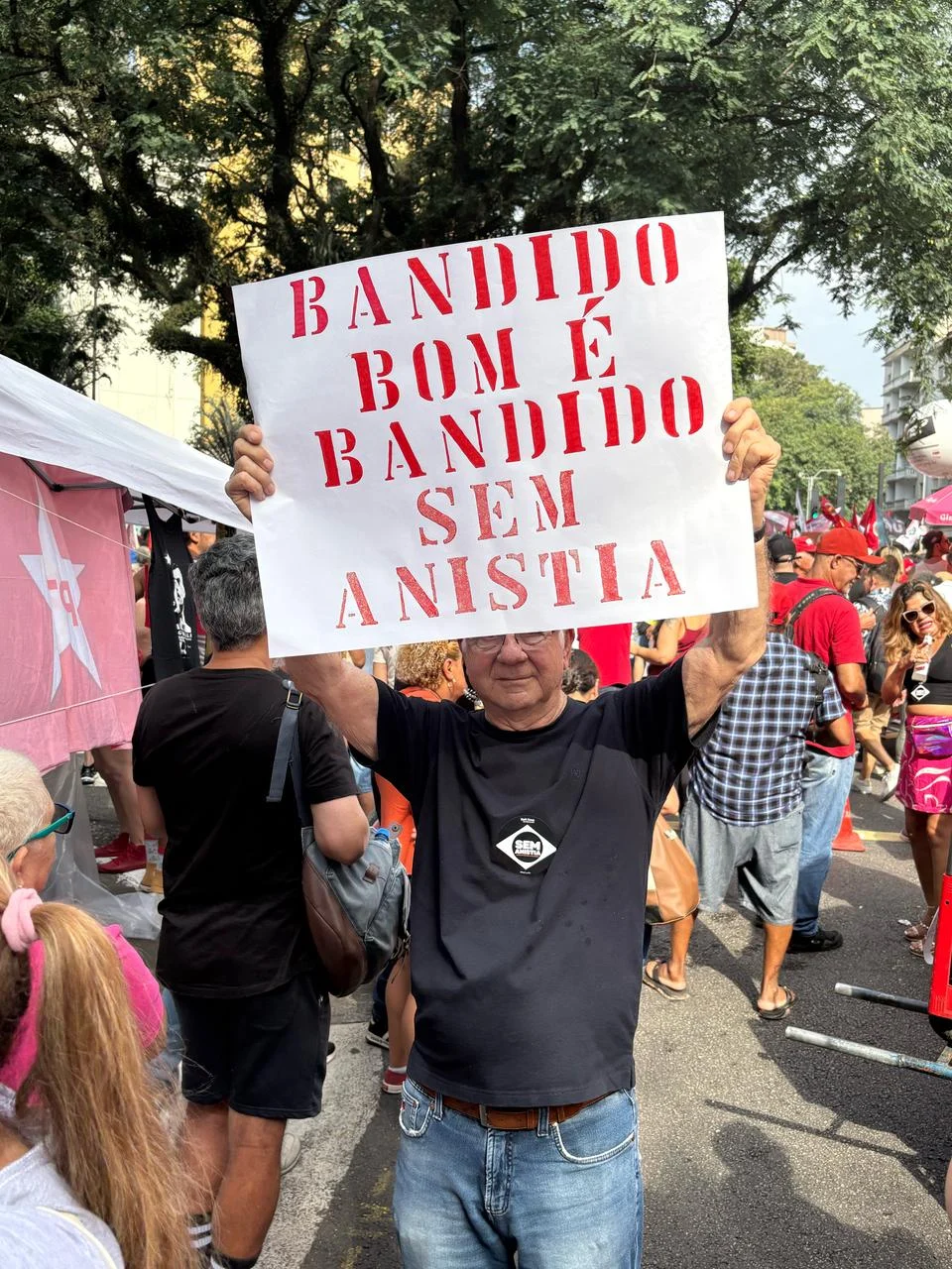 Militantes vão às ruas contra PL da anistia em oito capitais Militantes vão às ruas contra PL da anistia em oito capitais