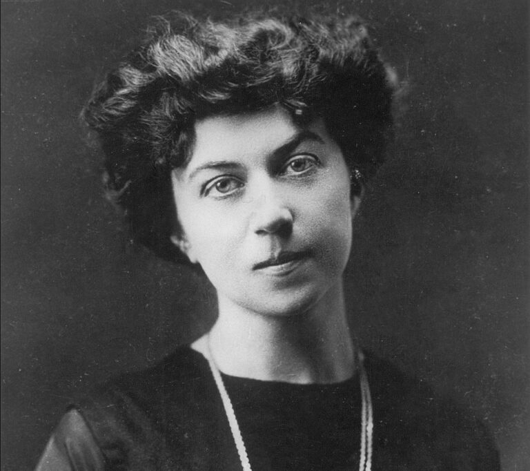 153 anos de Alexandra Kollontai