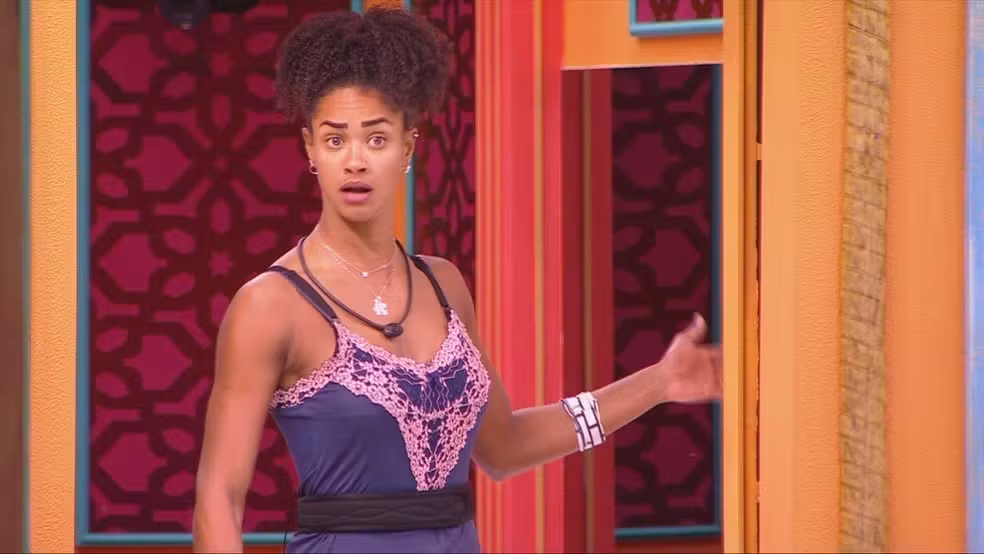 BBB25: “Quero ouvir risada“, dispara Aline contra adversárias após Big Fone BBB25: “Quero ouvir risada“, dispara Aline contra adversárias após Big Fone