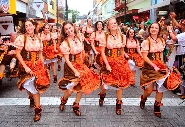 Oktoberfest quer vetar funk, pagode e sertanejo para preservar raízes alemãs