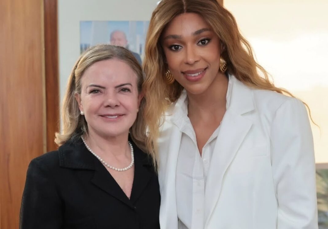 Erika Hilton se reúne com Gleisi Hoffmann para debater PEC da escala 6×1 – CartaExpressa – CartaCapital Erika Hilton se reúne com Gleisi Hoffmann para debater PEC da escala 6×1 – CartaExpressa – CartaCapital