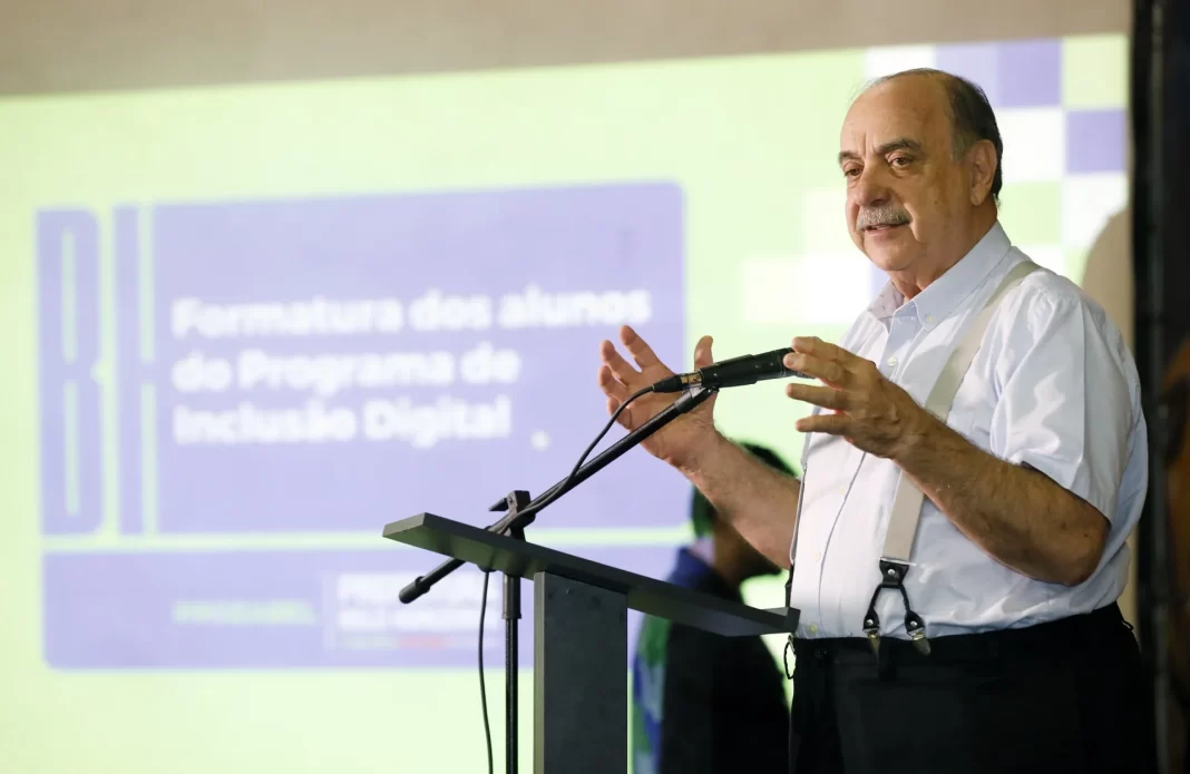 Prefeito de BH, Fuad Noman, sofre parada cardiorrespiratória e está em estado grave Prefeito de BH, Fuad Noman, sofre parada cardiorrespiratória e está em estado grave