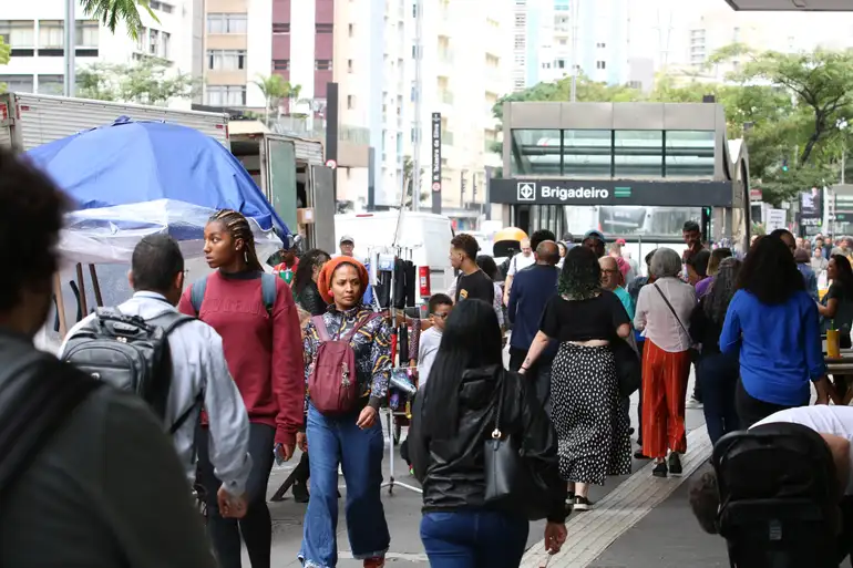 Previsão do tempo: Frente fria e chuvas intensas marcam a semana no Brasil Previsão do tempo: Frente fria e chuvas intensas marcam a semana no Brasil