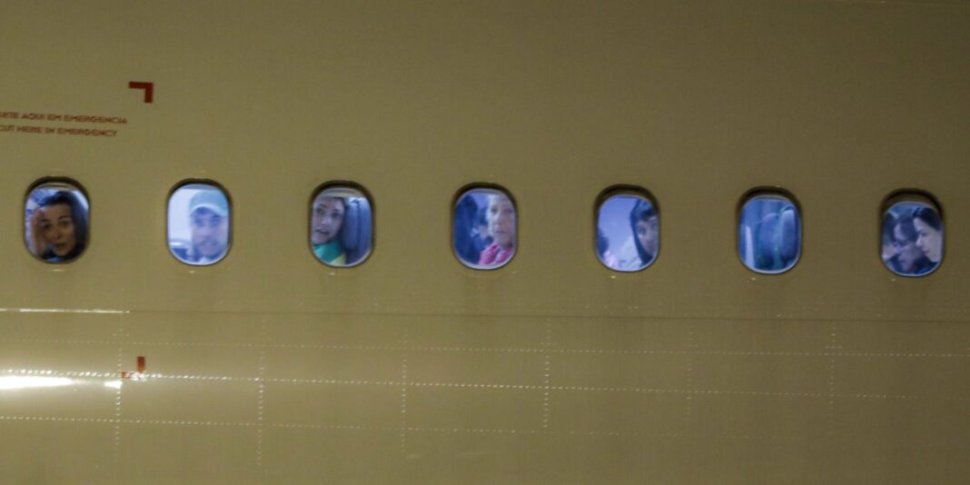 Maior parte de repatriados dos EUA é transportada para Minas Maior parte de repatriados dos EUA é transportada para Minas