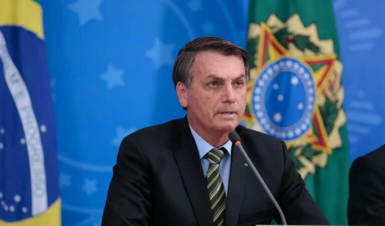 STF analisa denúncia por cinco crimes contra Bolsonaro e outros sete