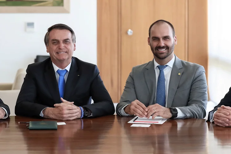 Bolsonaro se opôs à permanência de Eduardo nos EUA e tentou convencê-lo a voltar