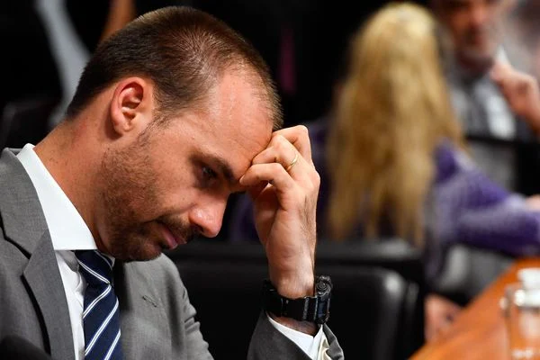 PSOL pede que Câmara rejeite licença de Eduardo Bolsonaro e declare abandono de mandato