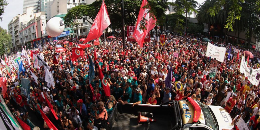Cidades brasileiras têm atos contra anistia a golpistas neste domingo Cidades brasileiras têm atos contra anistia a golpistas neste domingo