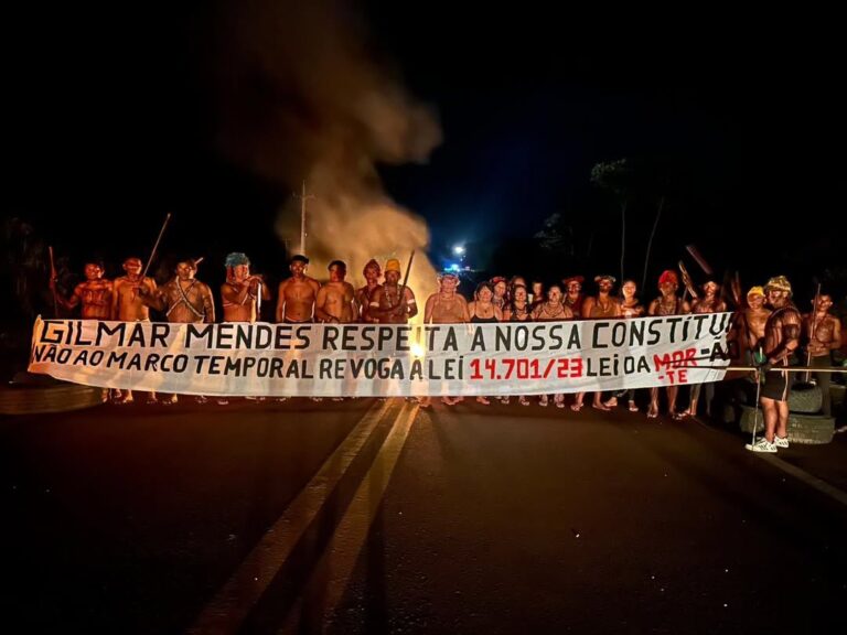 Indígenas Munduruku fecham rodovia no Pará