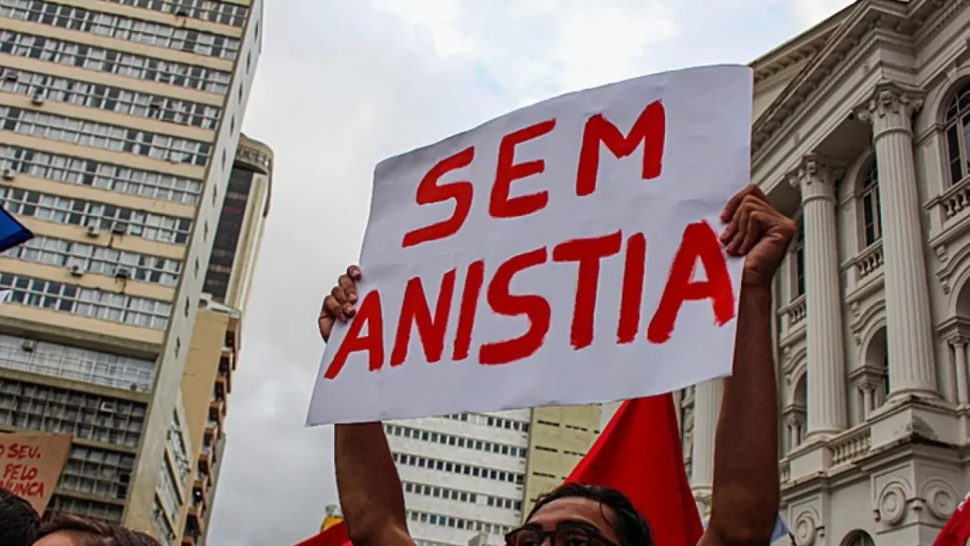 Sem apoio popular e desprezada no Congresso Nacional, pauta da anistia fica esvaziada Sem apoio popular e desprezada no Congresso Nacional, pauta da anistia fica esvaziada