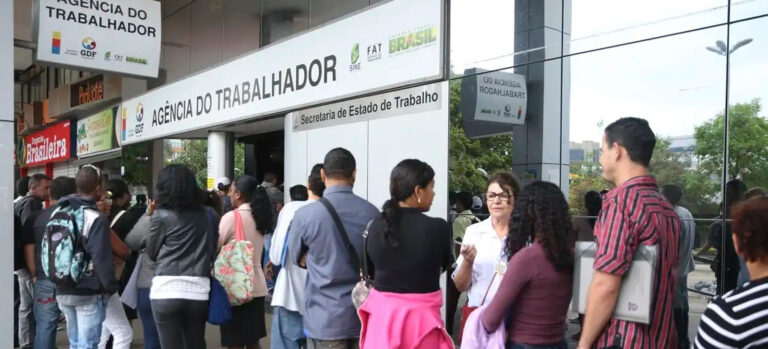 Deputado do AM propõe reduzir jornada de trabalho em escala 5×2