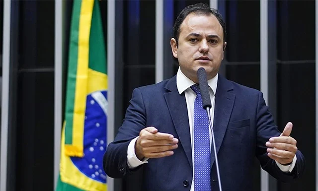 Glauber Braga anuncia greve de fome em protesto contra processo de cassação Glauber Braga anuncia greve de fome em protesto contra processo de cassação