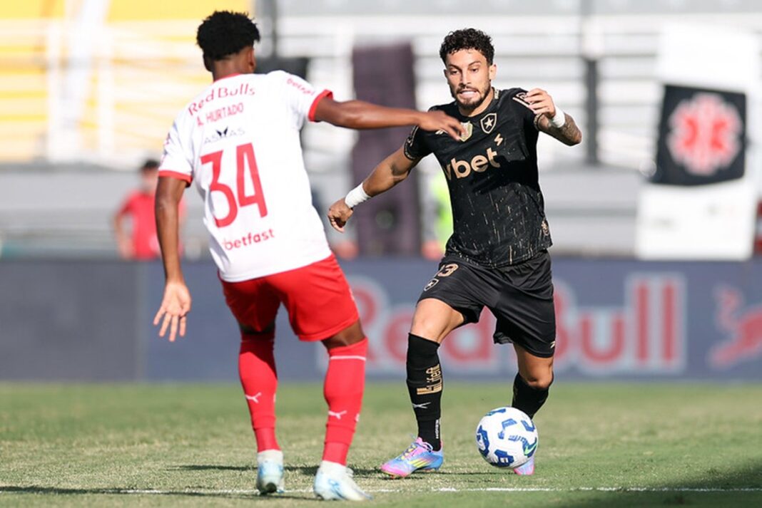 Bragantino bate Botafogo e vence a primeira no Brasileirão. Veja o gol Bragantino bate Botafogo e vence a primeira no Brasileirão. Veja o gol