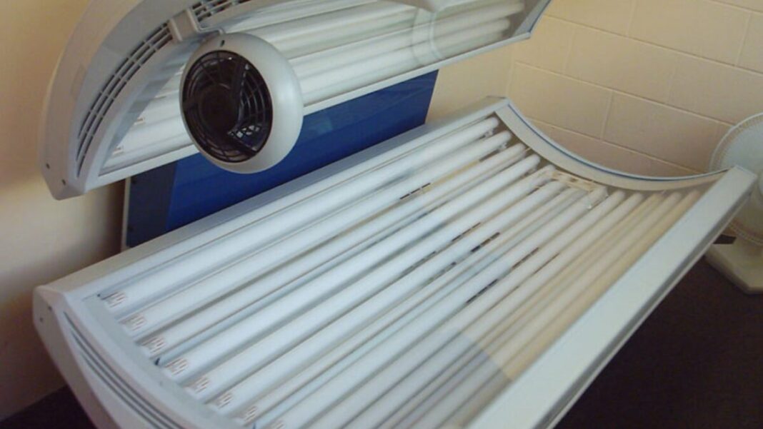 Câmaras de bronzeamento podem voltar a ser permitidas em SC, mesmo com proibição nacional Câmaras de bronzeamento podem voltar a ser permitidas em SC, mesmo com proibição nacional