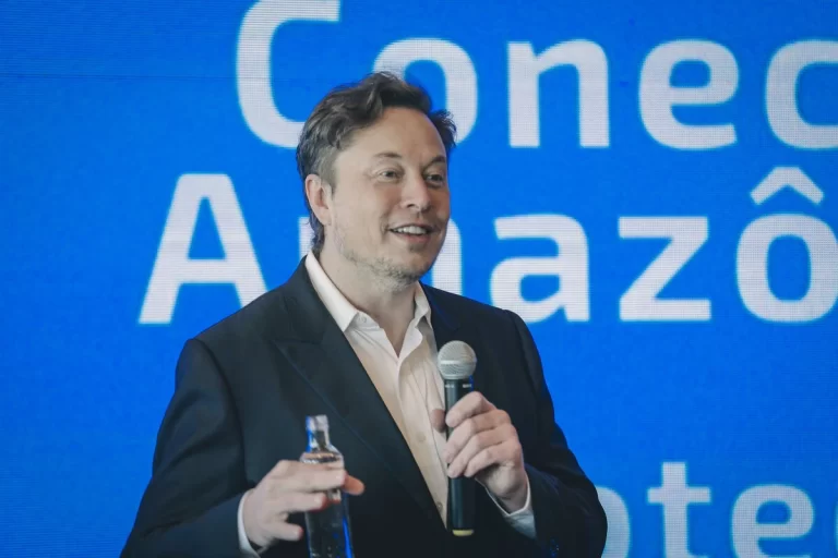 X indenizou advogado exposto no vazamento coordenado por Elon Musk