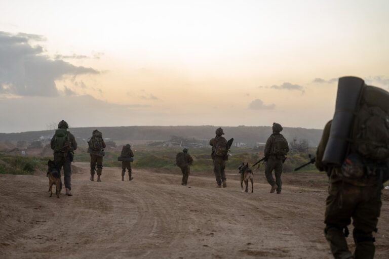 Israel anuncia ofensiva em Gaza e mata adolescente na Cisjordânia