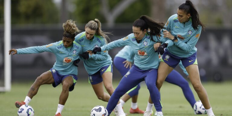 Seleção feminina treina nos EUA para reencontro com donas da casa Seleção feminina treina nos EUA para reencontro com donas da casa