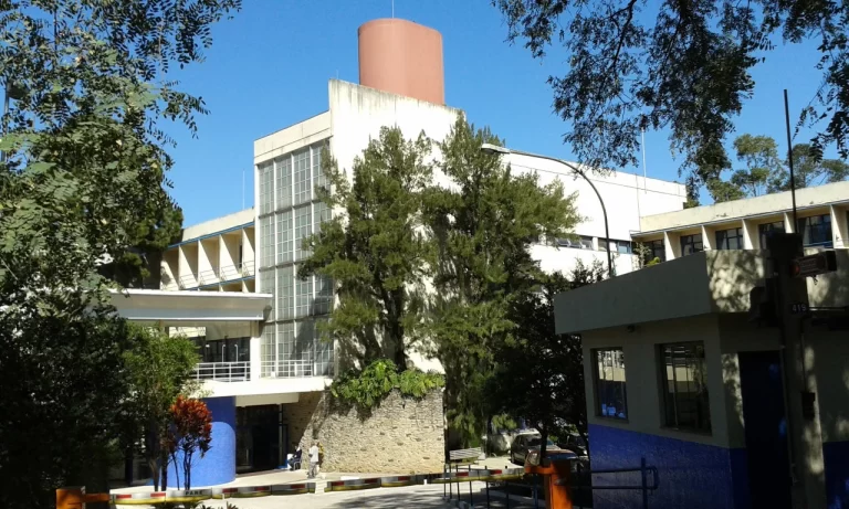 Escola de Enfermagem da USP cancela aula aberta de astrologia após críticas