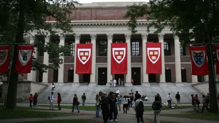 Juíza barra veto do governo a estudantes estrangeiros
