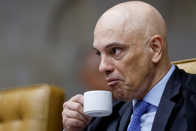 Moraes é vitalício, Trump não: Brasil responde com firmeza a ameaça absurda dos EUA Moraes é vitalício, Trump não: Brasil responde com firmeza a ameaça absurda dos EUA