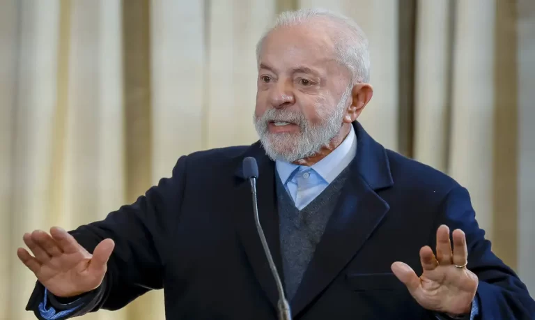 Lula diz que vai intensificar viagens pelo país para reagir a ‘fake news’