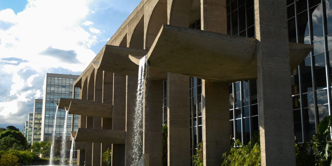 UnB e Ministério da Justiça monitoram desaparecimento de aluna de Gana UnB e Ministério da Justiça monitoram desaparecimento de aluna de Gana