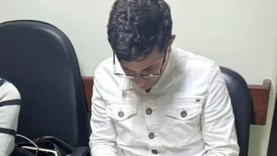 Soldado é preso por dar as costas a médico militar em hospital da PM, diz advogada Soldado é preso por dar as costas a médico militar em hospital da PM, diz advogada