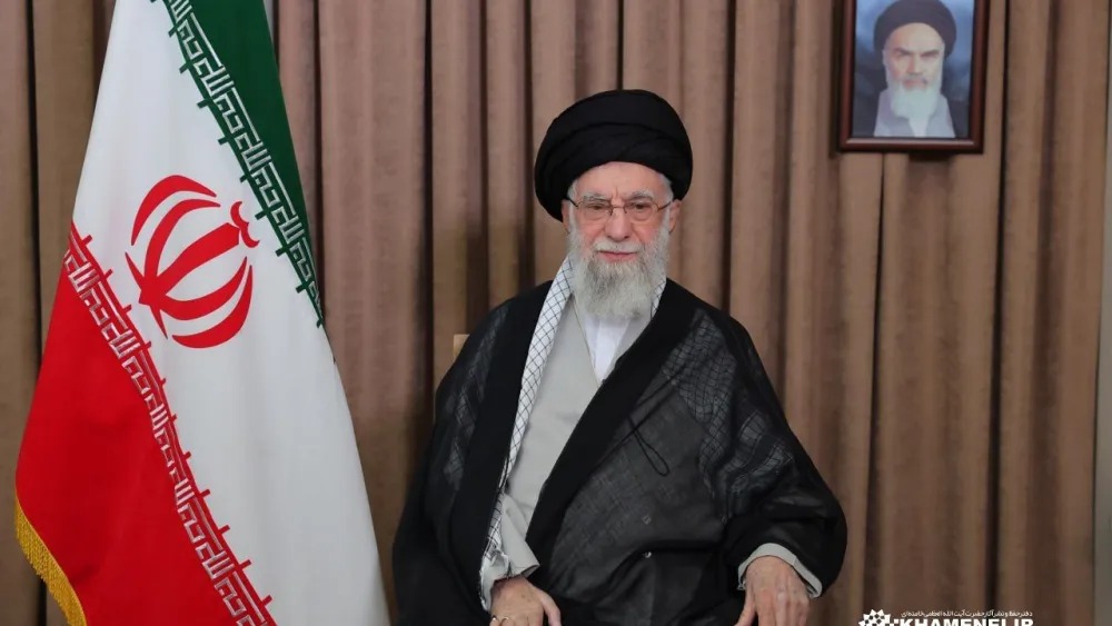 Aiatolá Khamenei, líder supremo do Irã, diz que EUA cometeram um ‘grande erro’ ao atacar o país Aiatolá Khamenei, líder supremo do Irã, diz que EUA cometeram um ‘grande erro’ ao atacar o país
