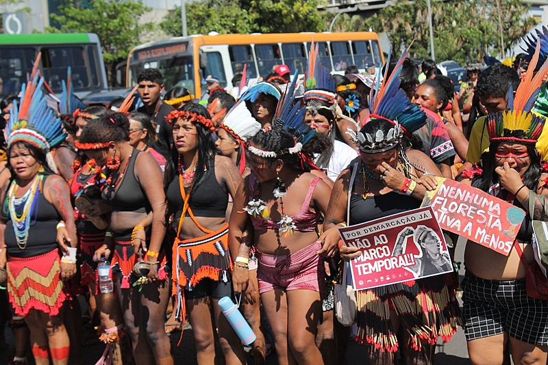 Cinco mil mulheres indígenas vão a Brasília para conferência e marcha até o Congresso Nacional Cinco mil mulheres indígenas vão a Brasília para conferência e marcha até o Congresso Nacional