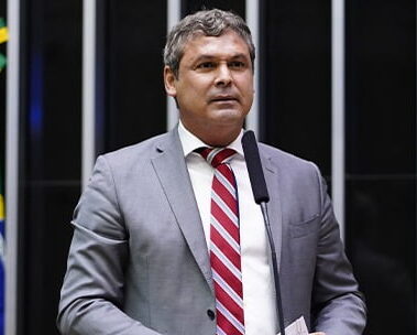 Lindbergh pressiona pela perda de mandato de Zambelli após prisão na Itália Lindbergh pressiona pela perda de mandato de Zambelli após prisão na Itália