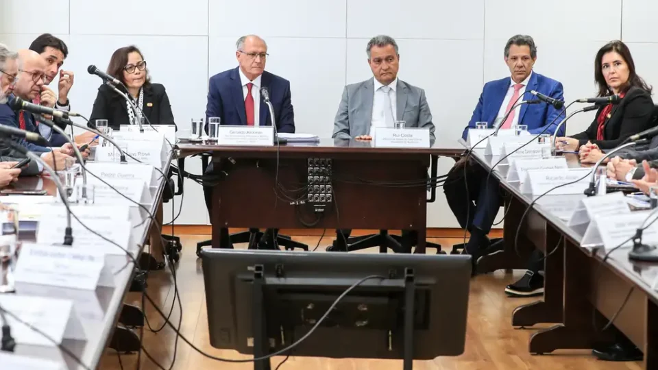 Em reunião liderada por Alckmin, indústria pede adiamento de tarifa dos EUA Em reunião liderada por Alckmin, indústria pede adiamento de tarifa dos EUA