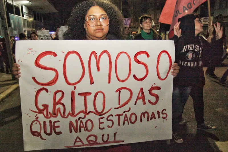 Feminicídio. Silêncio, medo e omissão Feminicídio. Silêncio, medo e omissão