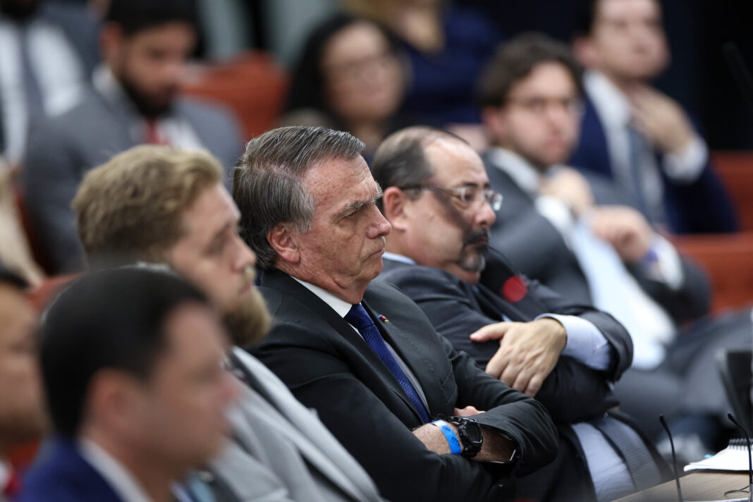 Bolsonaro preso gera repercussão entre parlamentares progressistas: ‘Chega de se comportar como se fosse intocável’ Bolsonaro preso gera repercussão entre parlamentares progressistas: ‘Chega de se comportar como se fosse intocável’