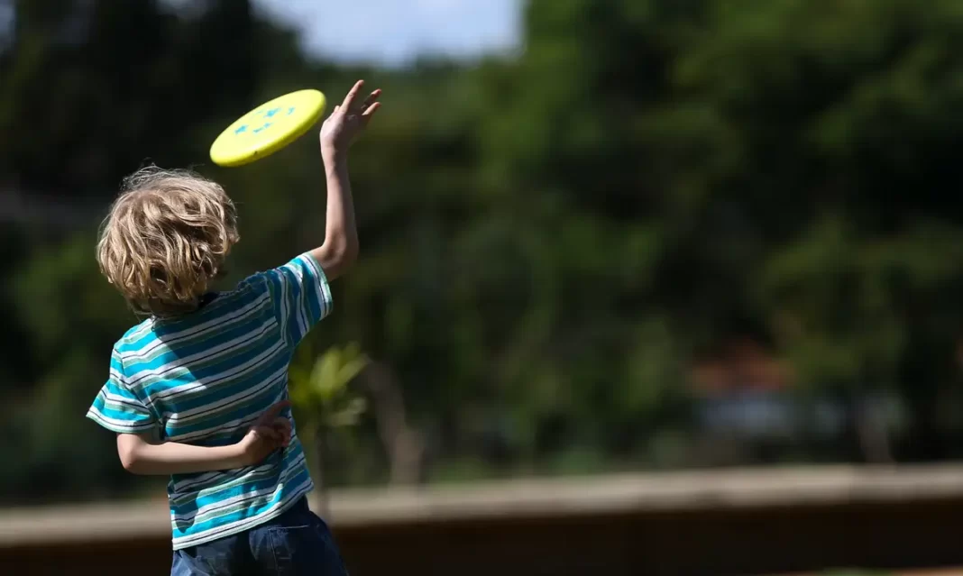 Apesar de proibição, 29% admitem palmadas e beliscões em crianças Apesar de proibição, 29% admitem palmadas e beliscões em crianças