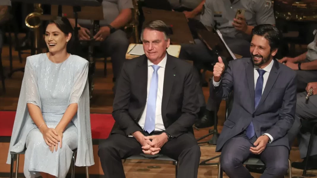 Fundação Theatro Municipal, que vetou Flipei por ‘viés político’, desobedeceu Justiça por homenagem a Michelle Bolsonaro Fundação Theatro Municipal, que vetou Flipei por ‘viés político’, desobedeceu Justiça por homenagem a Michelle Bolsonaro