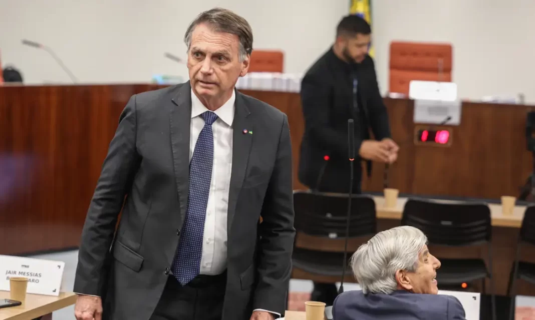 Defesa de Bolsonaro recorre contra prisão domiciliar Defesa de Bolsonaro recorre contra prisão domiciliar
