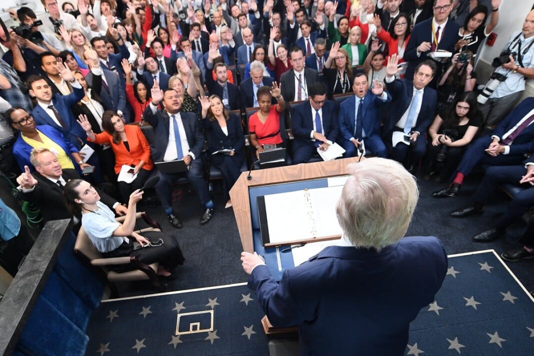 Para analistas, racismo, cortina de fumaça e demonstração de força explicam intervenção de Trump em Washington Para analistas, racismo, cortina de fumaça e demonstração de força explicam intervenção de Trump em Washington