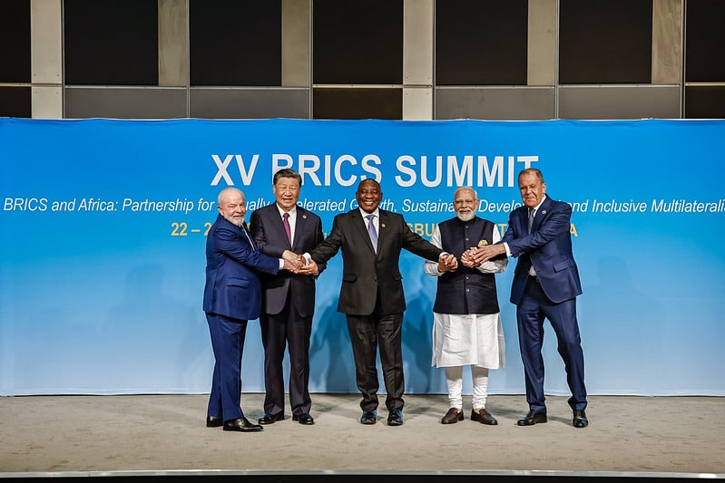 Tarifaço dos EUA reforça importância do Brics e da coordenação com parceiros asiáticos, avalia especialista Tarifaço dos EUA reforça importância do Brics e da coordenação com parceiros asiáticos, avalia especialista