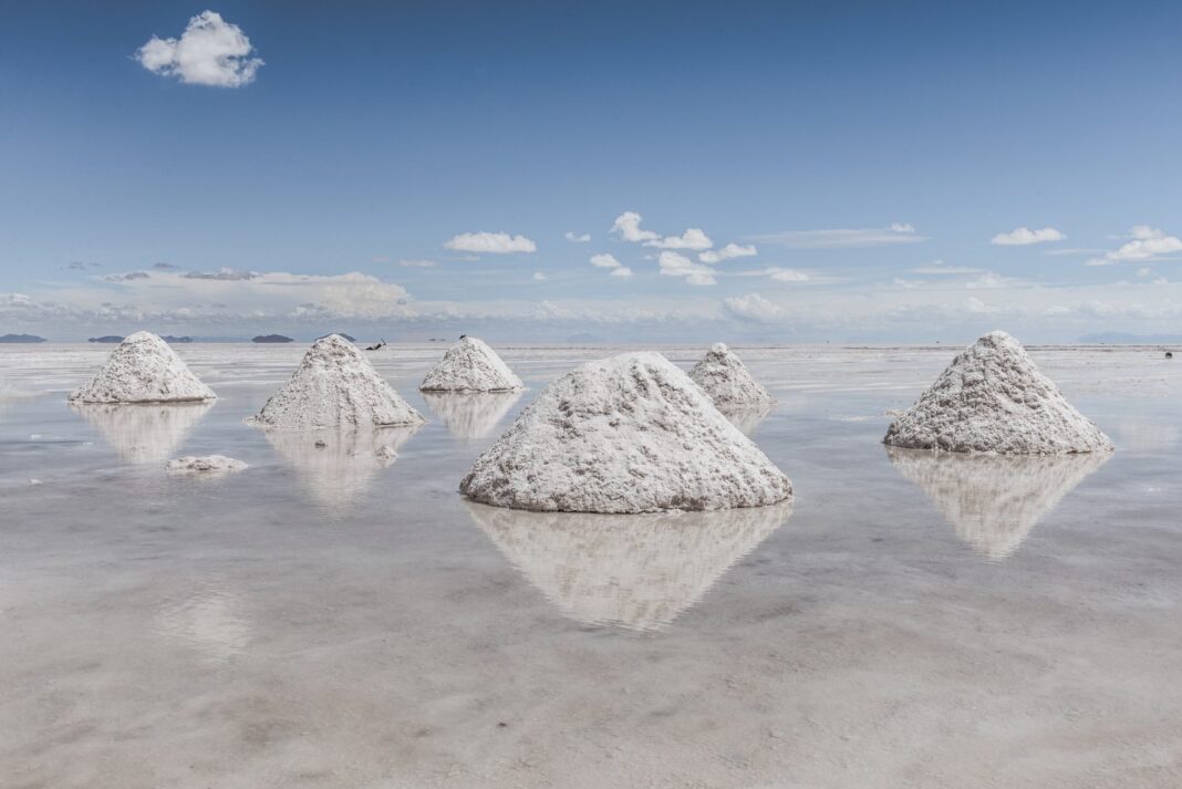 Lítio ameaça futuro do Salar de Uyuni e se torna pauta central da eleição boliviana Lítio ameaça futuro do Salar de Uyuni e se torna pauta central da eleição boliviana